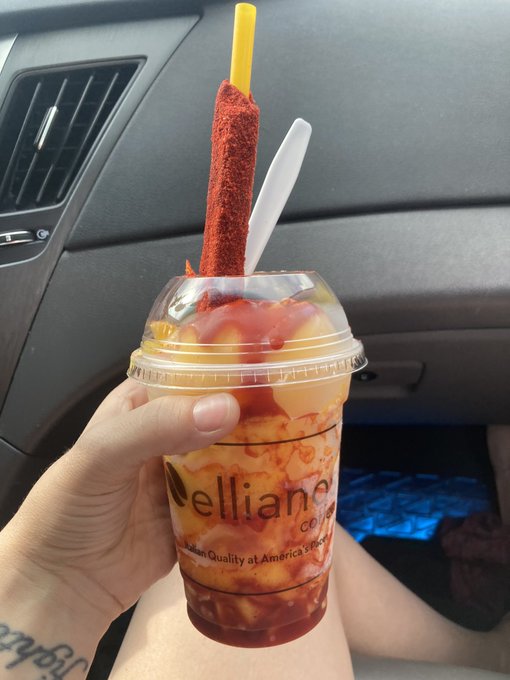 Cultured white girl. #Mangonada https://t.co/PYo3aByKGY<a href="/tag/mangonada"class="tags">#Mangonada</a>