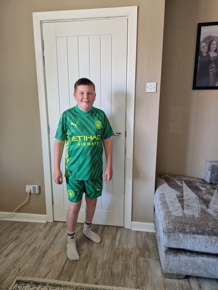 Natalie22326951's tweet photo. He was a very happy boy last night, continuing in Grandad's legacy 💙🩵 https://t.co/XqizA8MQk4