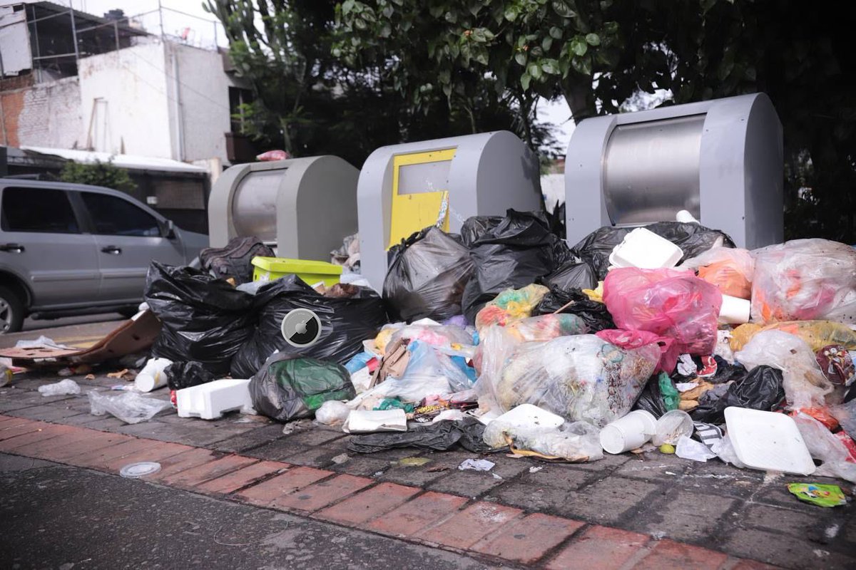 DrCarlosLomeli's tweet photo. Le puse un #AirTag a una bolsa de basura hace tres semanas, y sigue sin moverse. https://t.co/iWQfhlDzVX