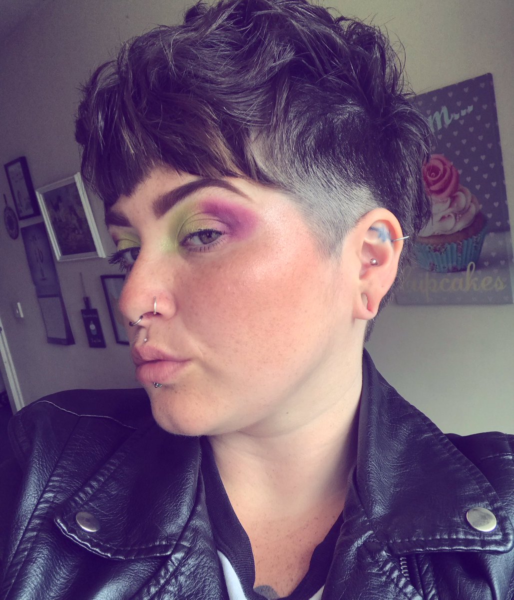 Alicekat666's tweet photo. New hair. #genderfluid #theyhe #theythem #nonbinary #genderaffirming https://t.co/igwvd5bTfY