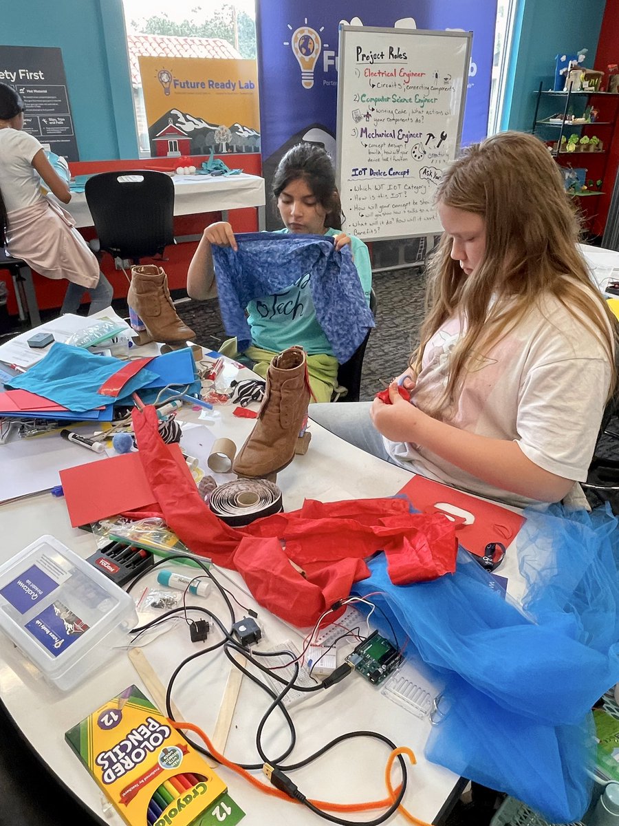 Porterville_FRL's tweet photo. A look into the “Wearable Tech” camp inventions coming together for Friday’s showcase with parents and families! 
@qualcomm @qualcommforgood #thinkabitlab @pathwayspusd https://t.co/LpcGHVoTwl