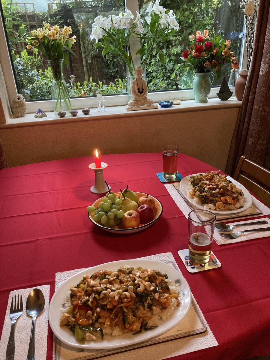 Jan_Lentzos's tweet photo. Barry took the Leftover Chicken from our Roast & cooked a delicious Chilli Chicken, Garlic & Ginger Stir-Fry πWith Cashew Nuts & Boiled Rice π
π¨πΌβπ³ππΆπ§π₯¦π₯π₯¬π₯π₯π
#Chicken #StirFry #Chillies #FreshGarlic #RootGinger #StirFryVegetables #CashewNuts #Rice #UseUpYourLeftovers βΊοΈ https://t.co/6AdOpKoHqR