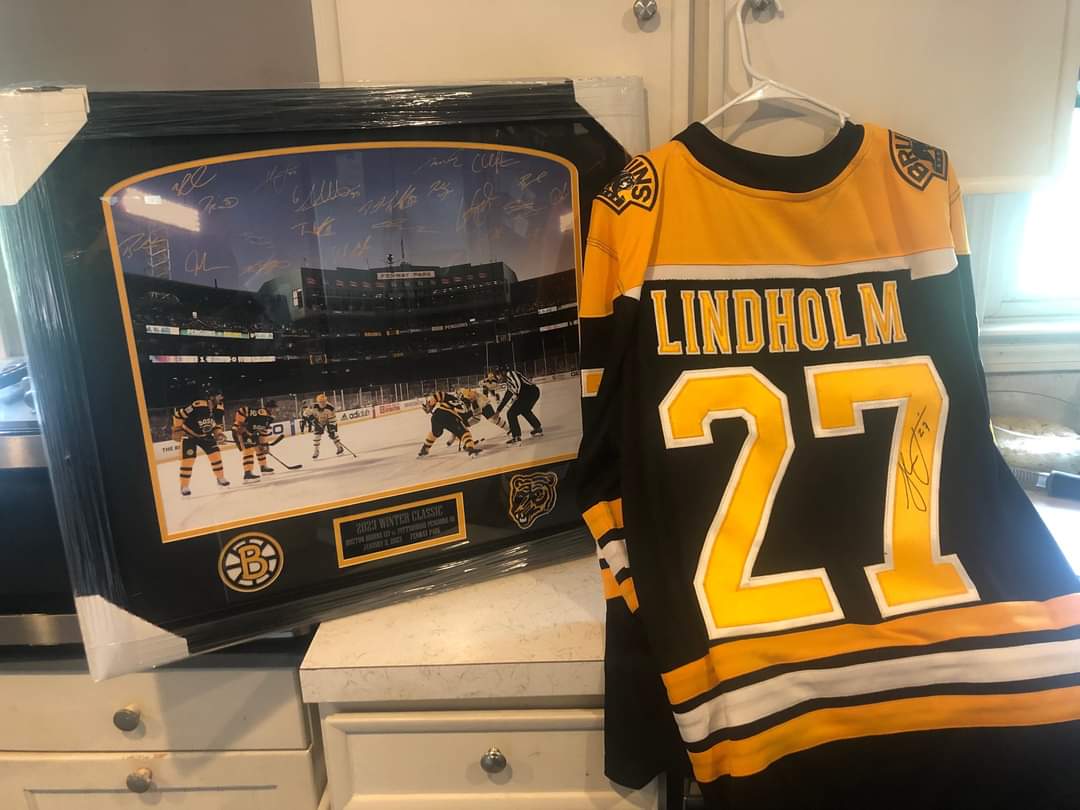 ih8nyy's tweet image. This year the @StanleyKegGames raised over 10K for the Michael J. Edgett foundation. Huge shout out to @DesiletsRobert for putting together such a great event &amp;amp; thanks to the @NHLBruinsAlumni for their generous donation to our raffle. #ProStyle The SKG B&apos;s even took home the Keg!