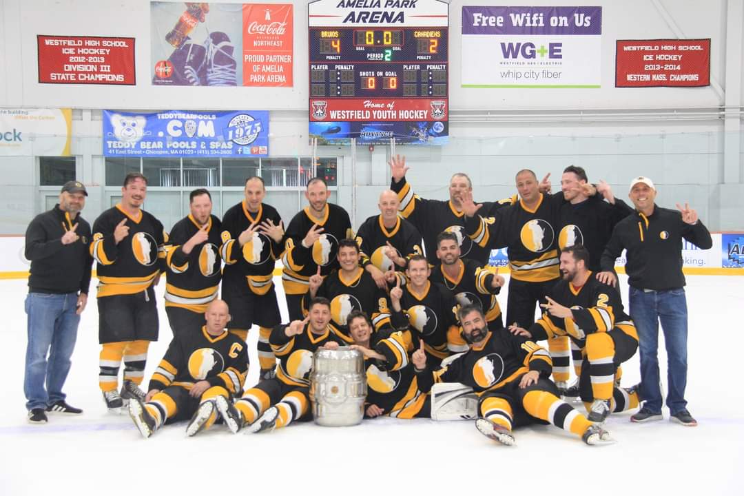 ih8nyy's tweet image. This year the @StanleyKegGames raised over 10K for the Michael J. Edgett foundation. Huge shout out to @DesiletsRobert for putting together such a great event &amp;amp; thanks to the @NHLBruinsAlumni for their generous donation to our raffle. #ProStyle The SKG B&apos;s even took home the Keg!