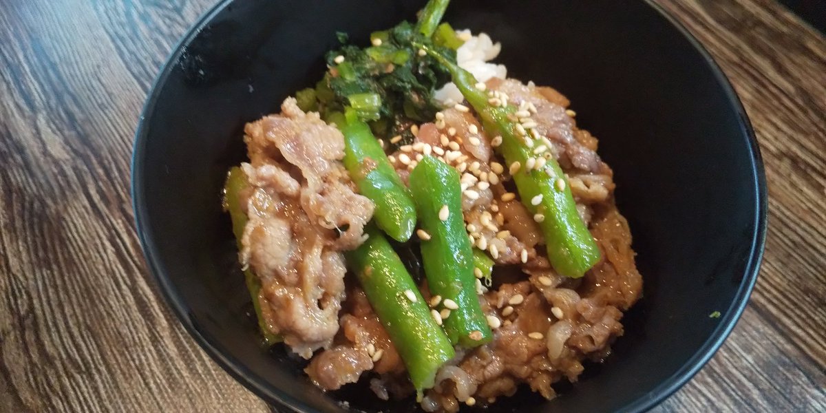 おはようございます☔
武蔵野うどんあっとんです☺
梅雨だから雨ですよね😅
6/12本日の日替わりうどんセットは
●鶏塩だしうどん
●牛肉といんげんのごま味噌丼です、
今日もよろしくお願い致します☺️🤗