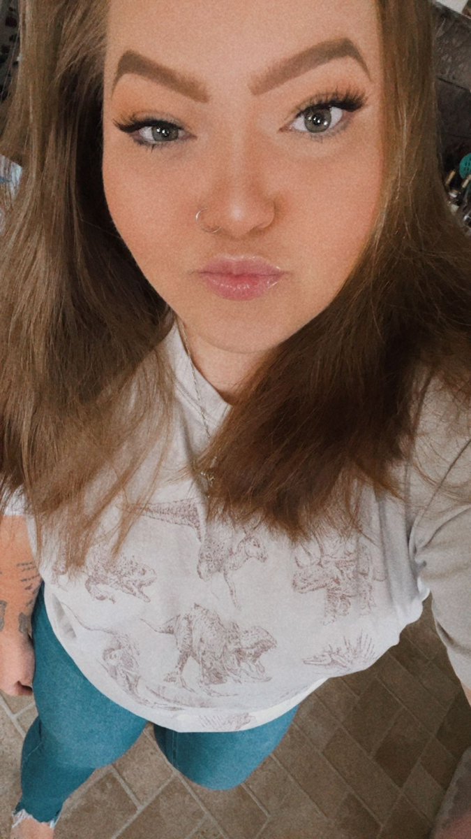 ItsShannanigans's tweet photo. Actually got put makeup on and go out🤪 https://t.co/UWgi8zqdQS