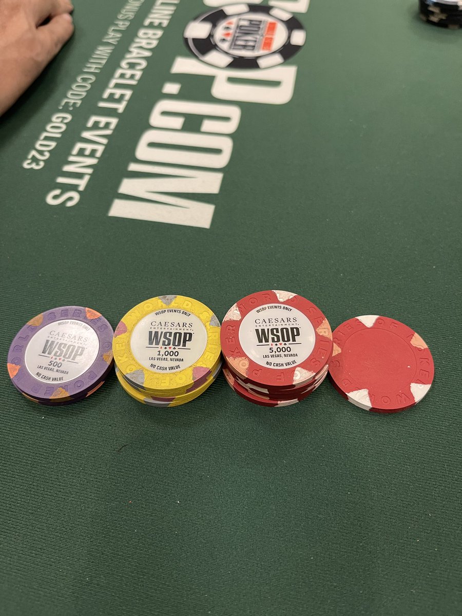 Keep grinding @WSOP 
Is this a fake chip?
#WSOP #LasVegas #Summer #Poker #tournament #bracelet #fake #grind #GG