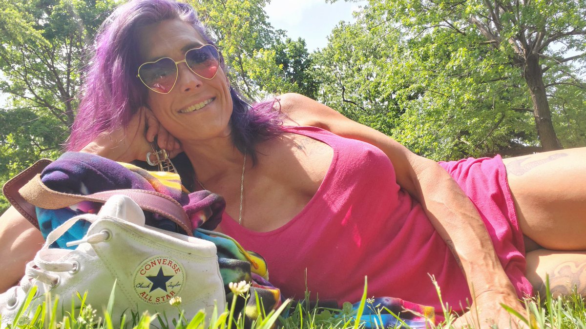 Rianna James 18+ Milf , Self Pleasure Professional on Twitter: "Chillin having lunch in the park