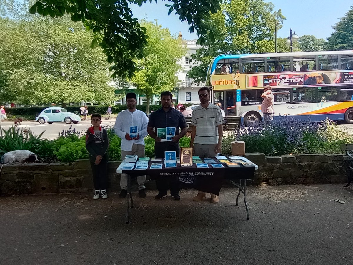 Coventry and Leamington spa did bookstall in Leamington spa. leaflets taken by public. A Christian showed much interest and arranged to visit mosque. would like to visit the mosque. 

#stoppWW3

⁦@ukmuslims4peace⁩