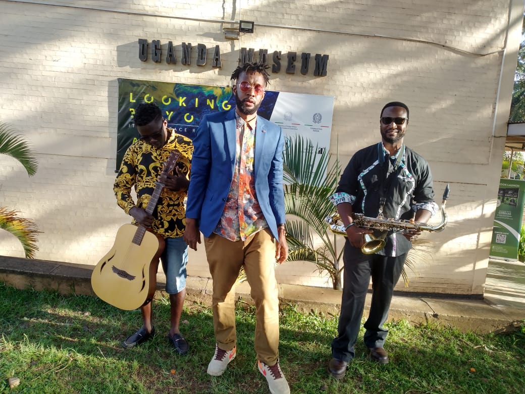 It was such a great honor to perform @UgandaMuseum during the  launch #WalkingWithGorillas book  writen by @DoctorGladys  more thanks to
#MinisterOfTourism
@CTPHuganda
@GCCoffee1 
#TeamGorilla @Gasuza  and all members who showed up..
#DaGenius
@Plot9studio