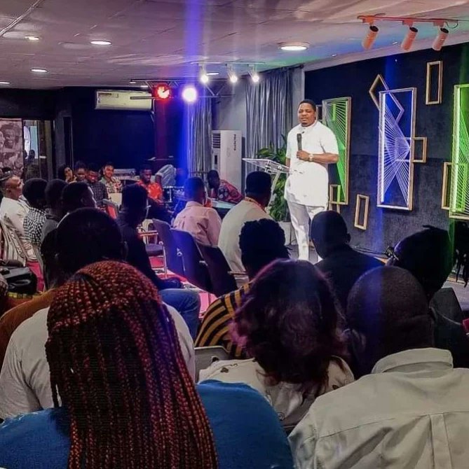 Iamdavidadewale's tweet photo. A great time at learning how to interprete events of our lives in the light of God's love...
#fogc https://t.co/mpIk1sRUXP