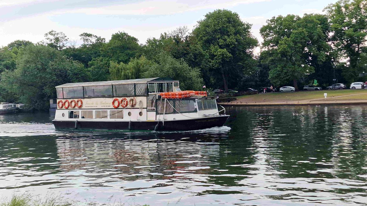 There are 9 moored boats on The Brocas; @FrenchBrosBoats are out on the river  #Thames #boating #Eton #Windsor #WindsorCastle