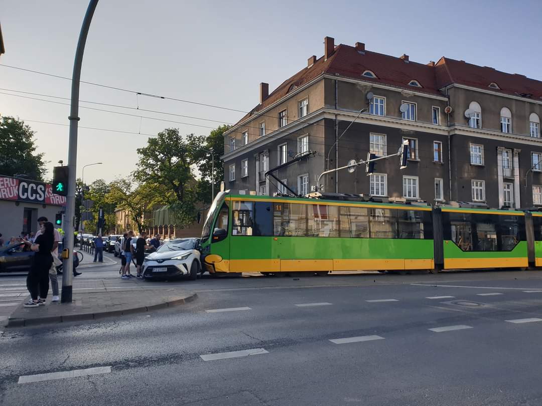 AlertPoznan's tweet photo. GŁOGOWSKA / STRUSIA wstrzymany ruch tramwajowy
📷 Tomasz / @gjwwpoznan https://t.co/BLKzS5qtRF