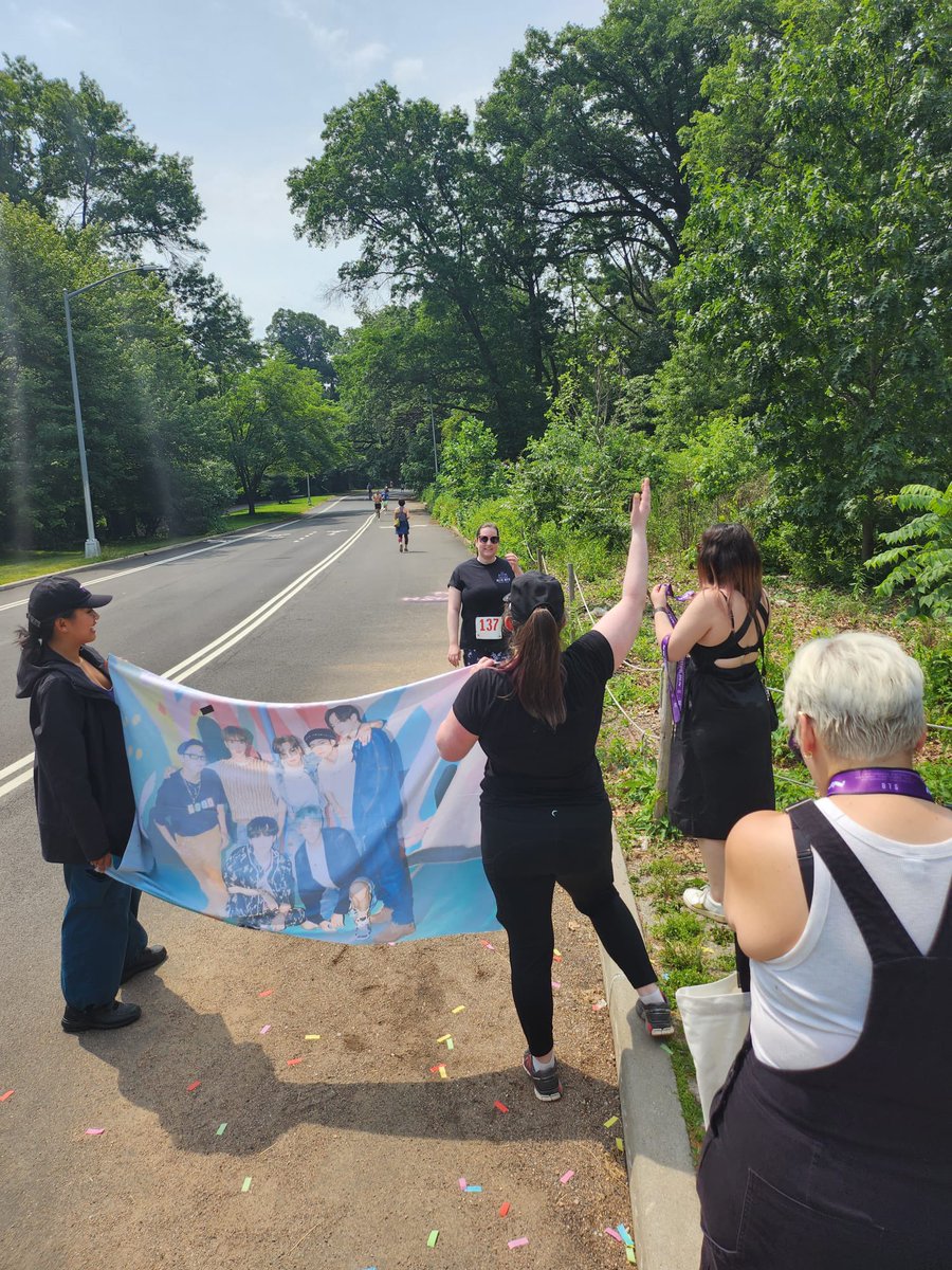 runBTS_5k's tweet photo. Our runners!! Thank you to everyone who made it out and ran and walked and cheered and sang and danced! This event was so much fun because of all of you!! Borahae ARMY!!! 🫰💜🏃🏻‍♀️ #runbts5k #BTSFESTA https://t.co/Cc5vez0lMB