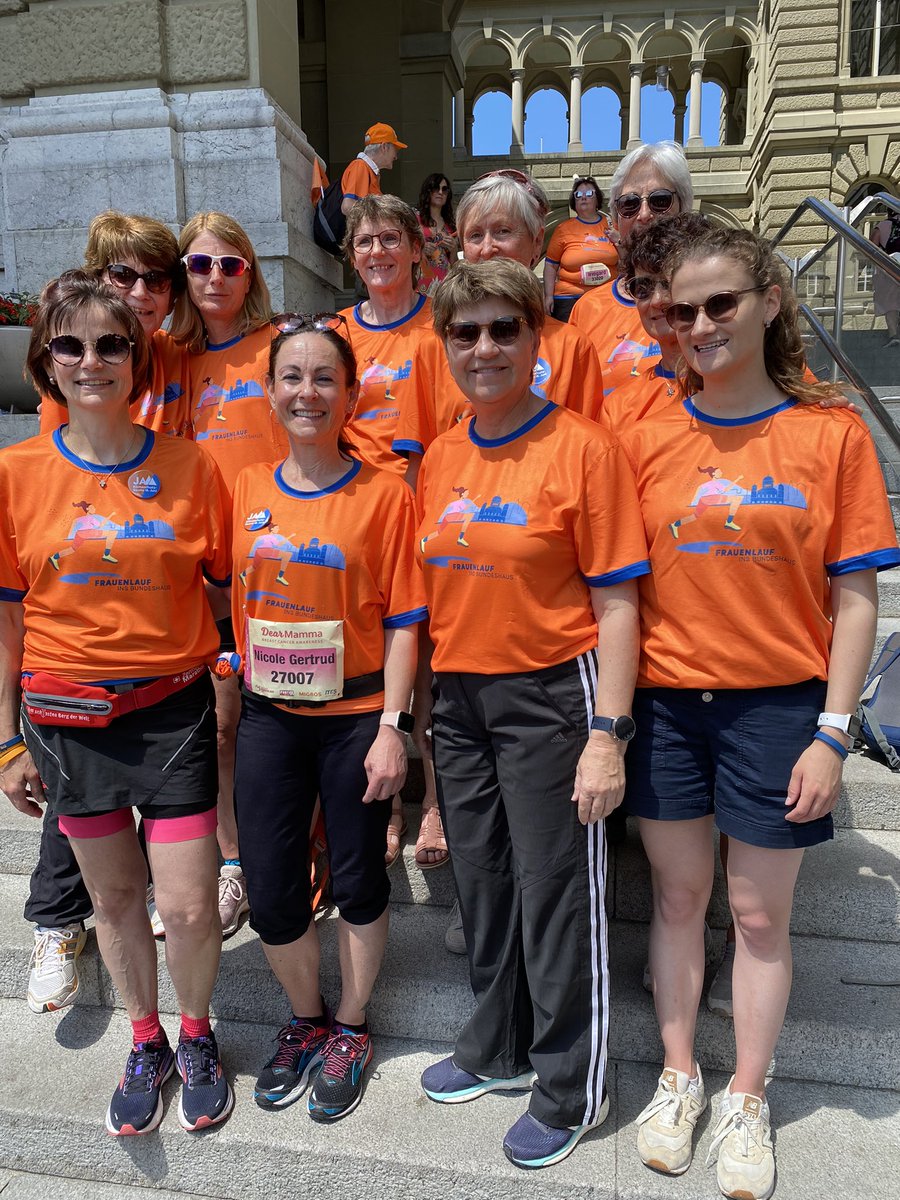 Ein grossartiger #FrauenlaufinsBundeshaus 🏃🏼‍♀️🧡💙
Gemeinsam haben wir heute viel erreicht am #FrauenlaufBern
#DieMittestärken
#SportundPolitik
#dearmamma
<a href="/MitteFrauenCH/">Die Mitte Frauen Schweiz</a> 
<a href="/CentreFemmesCH/">Le Centre Femmes Suisse</a> 
<a href="/mitteoberwallis/">Die Mitte Oberwallis</a> 
<a href="/Mitte_Centre/">Die Mitte – Le Centre</a> 
<a href="/DieJungeMitteCH/">Die Junge Mitte Schweiz | Jeunes du Centre Suisse</a>