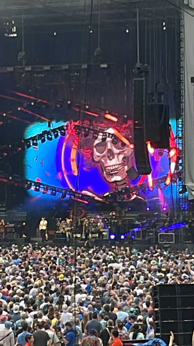 Amazing memories made at @deadandcompany’s #FinalTour stop in Chicago. So fortunate to share in it with the #HubbardSisters. “Listen to the river sing sweet songs to rock my soul.” #FareYouWell #dadisthebesttitle #makeitmatter