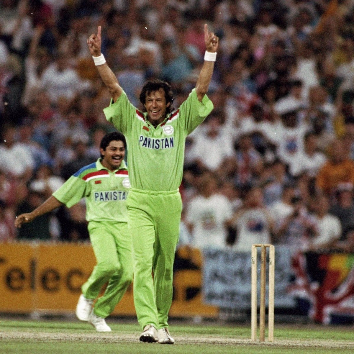 Thread:
Imran Khan: Unveiling the Legend! A Cricket Star's Rise, Imran Khan embarked on his remarkable journey in the realm of cricket, solidifying his status as a formidable all-rounder & guiding Pakistan to triumph in the prestigious 92 Cricket World Cup
#عمران_خان_ایک_نظریہ_ہے