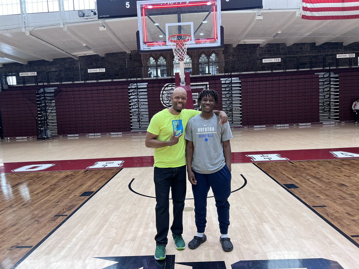jasoncurry_nyc's tweet photo. As a kid I spent many summers at Fordham U. for Jack Curran’s Basketball Camp. I still know my way around the dorms, gyms, and cafeteria. It was cool to be back &amp; give my time to a young man in the same way MANY people did for me when I was that age. #CoachCurranWouldBeProud https://t.co/QPkuPJ7p5C