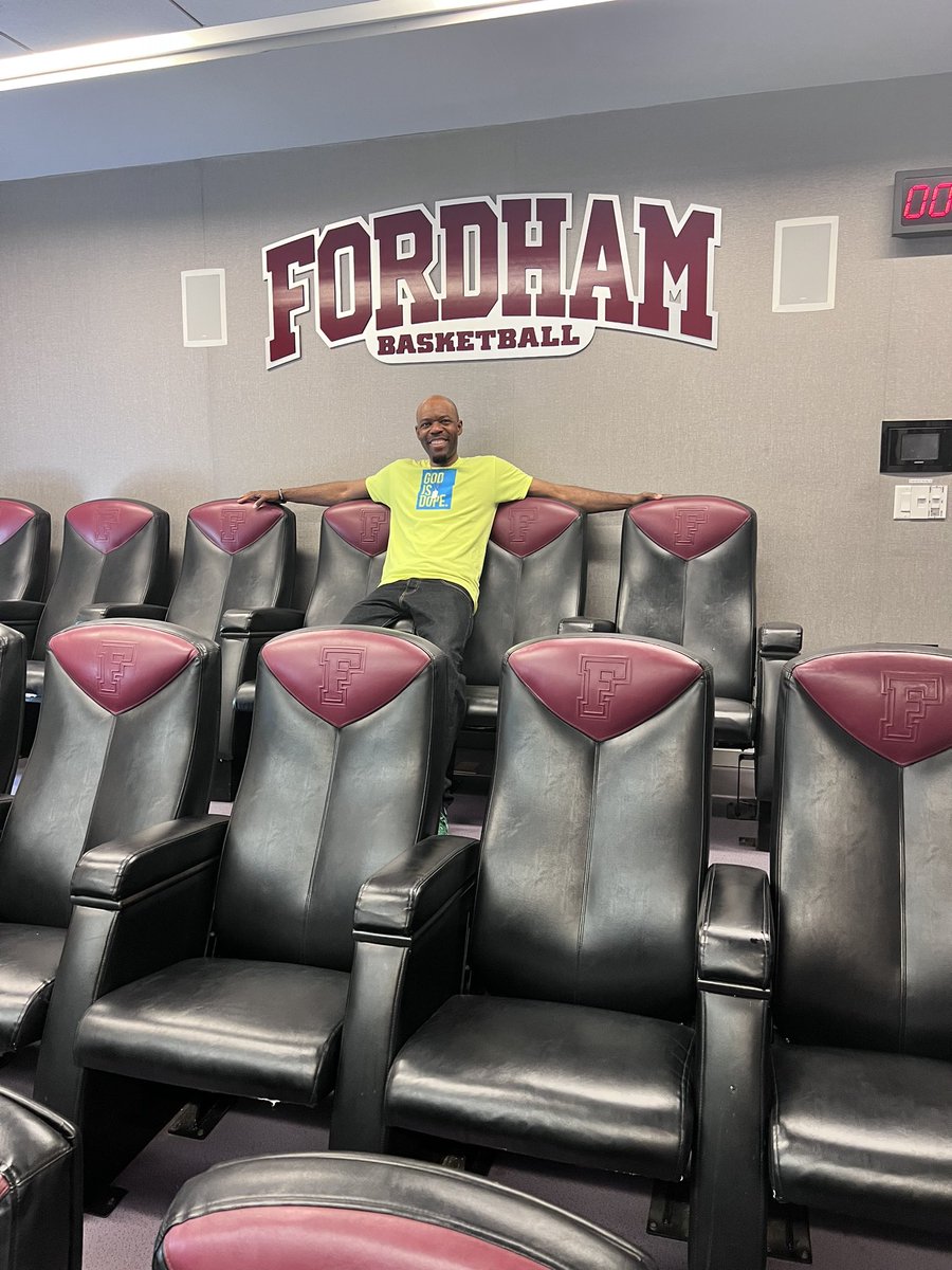 jasoncurry_nyc's tweet photo. As a kid I spent many summers at Fordham U. for Jack Curran’s Basketball Camp. I still know my way around the dorms, gyms, and cafeteria. It was cool to be back &amp; give my time to a young man in the same way MANY people did for me when I was that age. #CoachCurranWouldBeProud https://t.co/QPkuPJ7p5C