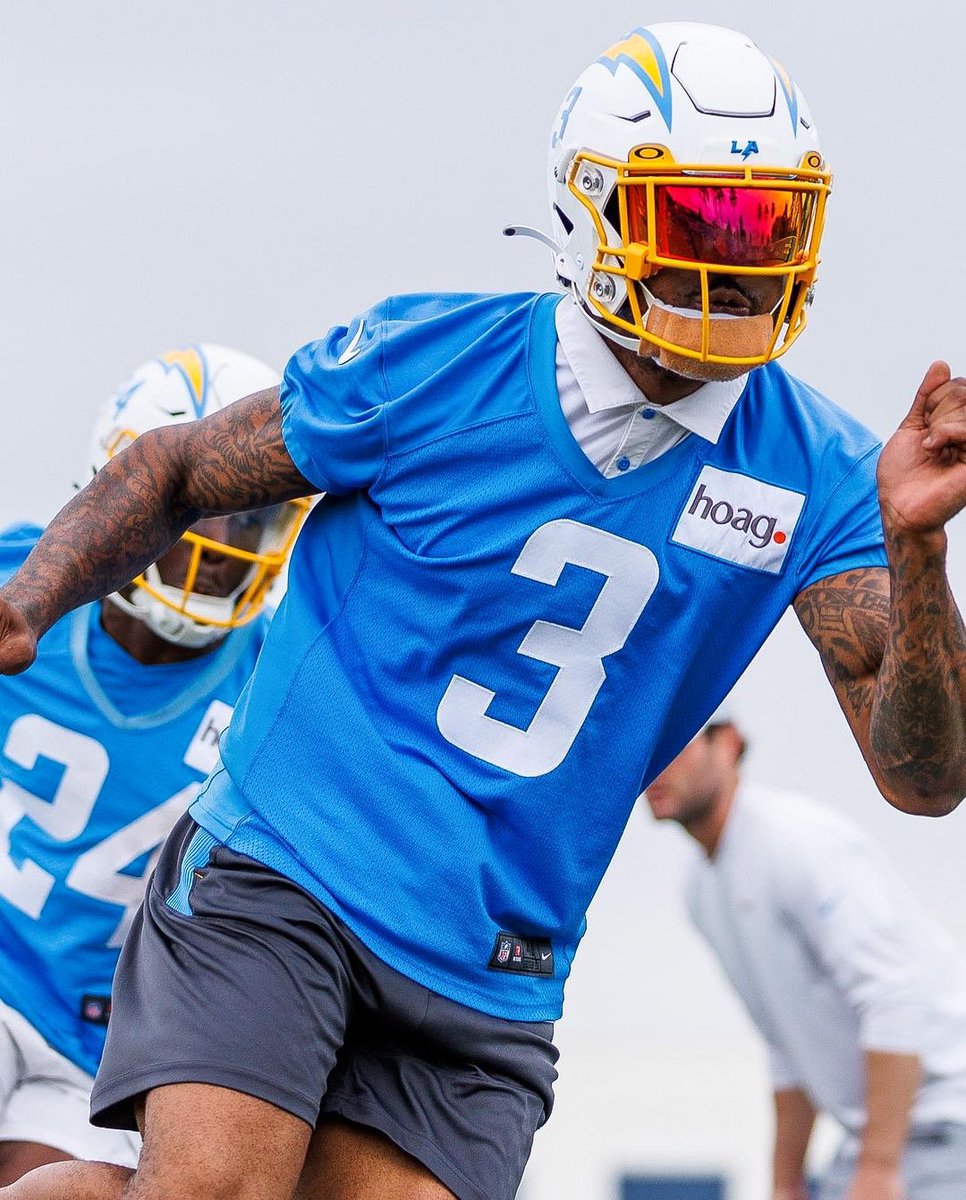 blitzfits's tweet image. When you got practice after church 😂

cc: @DerwinJames (via @chargers)