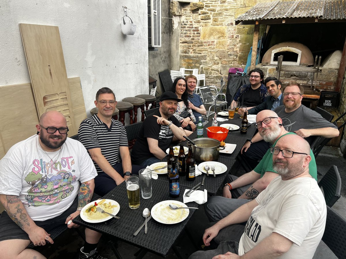 WhatDaveDid's tweet image. Important pre-gig food.