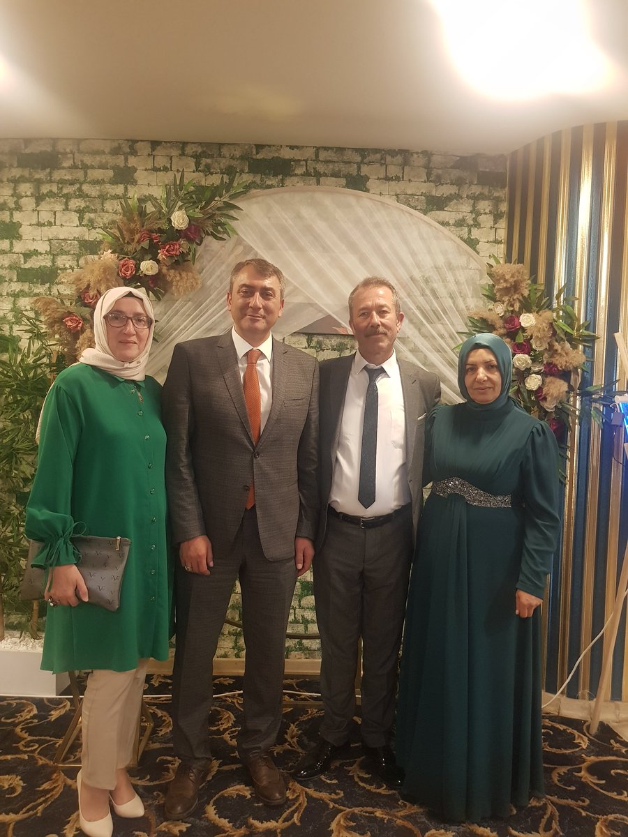 Kıymetli arkadaşım, kardeşim Abdi Gündüz 'ün sevgili kızı Selcan'ın düğününe katıldık. Hayırlı olsun. Allah mesut etsin inşallah.