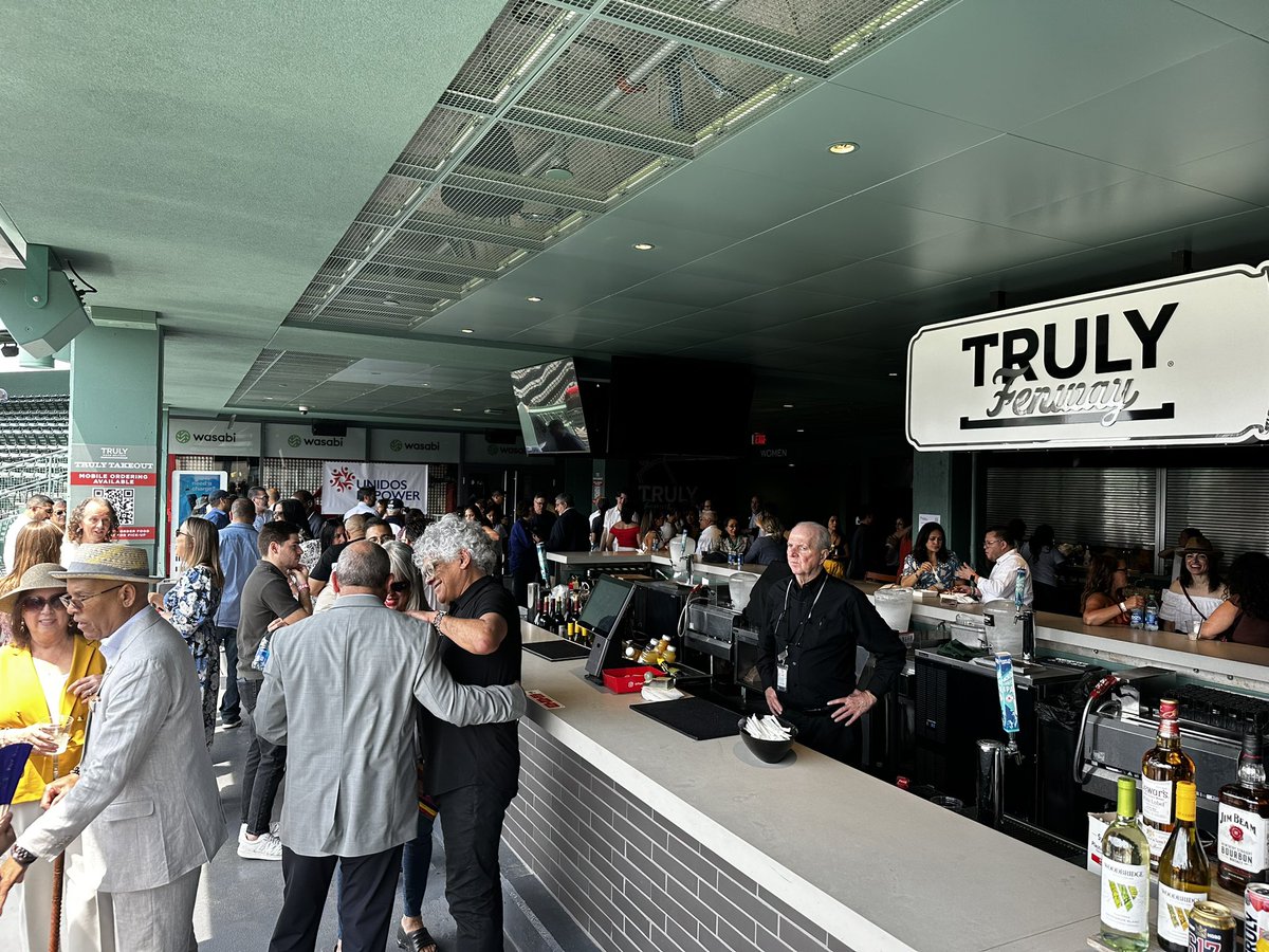 Excited to be officially launching Unidos in Power with more than 300 Civic Leaders of the Massachusetts Latino community! @FenwayPark
UnidosInPower.org #unidosinpower