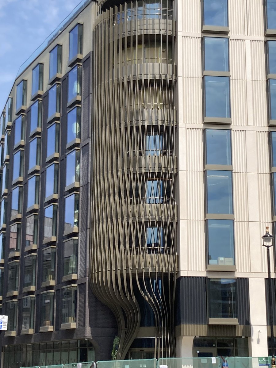 ElinaGrigoriou's tweet photo. Curve bias in London… Designing with curves is connecting with an intrinsic bias towards curves and what we find ‘beautiful’ and attractive… #architecture #beauty #designforwellbeing #Wellbeing https://t.co/RmgqIu5qJY