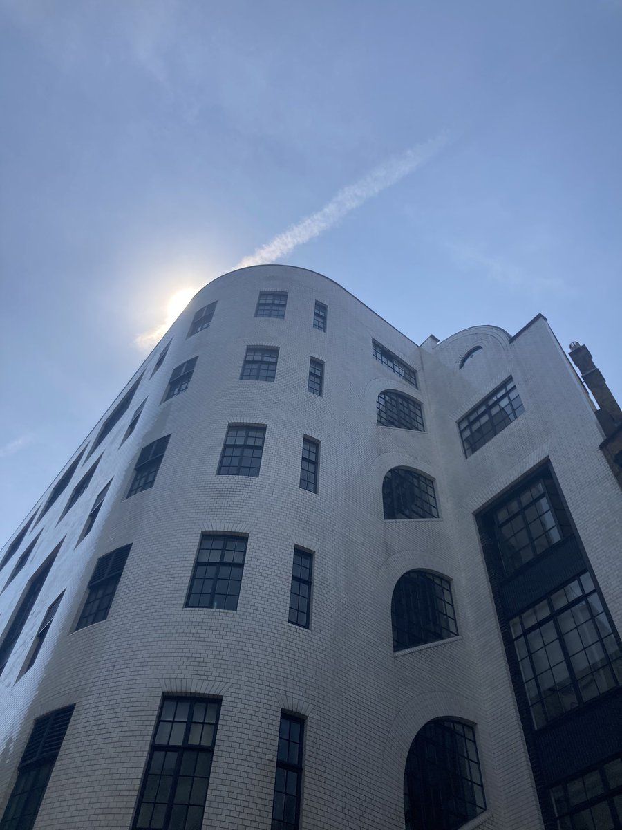 ElinaGrigoriou's tweet photo. Curve bias in London… Designing with curves is connecting with an intrinsic bias towards curves and what we find ‘beautiful’ and attractive… #architecture #beauty #designforwellbeing #Wellbeing https://t.co/RmgqIu5qJY