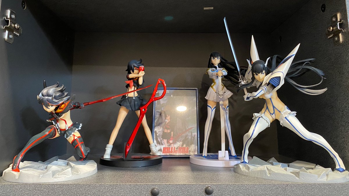 Finally got around to organizing other parts of my collection. At last my #KillLaKill collection is properly displayed. Most importantly, red bunny #RyukoMatoi is finally on the shelf.

#キルラキル #纏流子 #SatsukiKiryuuin #鬼龍院皐月