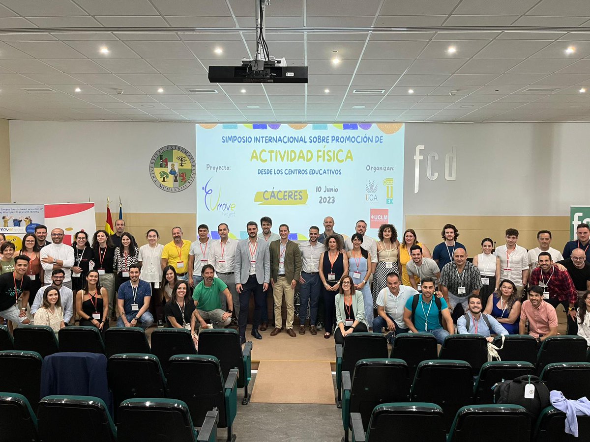 PalmaChillon's tweet photo. Gran encuentro por y para nuestros docentes de primaria y secundaria con excelentes recursos para promocionar la actividad física en los centros educativos del @EumoveProject . El grupo @profithugr participó con @estebancornejoi, @pablo_campos5  y @PalmaChillon ¡Seguimos! https://t.co/xSXQglQpaX