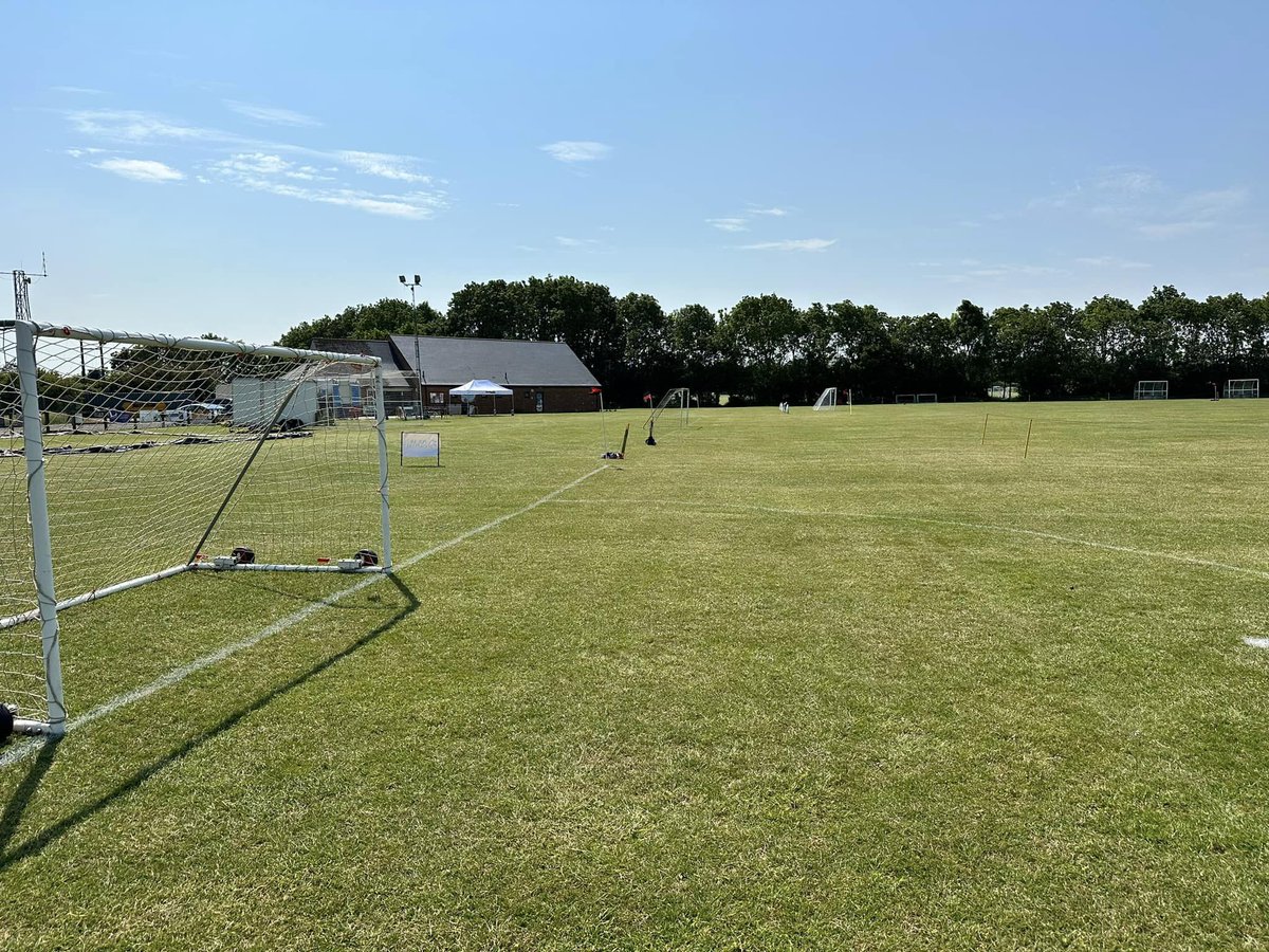 DavidMjfc's tweet photo. Great day refereeing the U7 age group at the @moretonville summer tournament today - loved it! Fantastic age to watch, great skills on show and most importantly, young boys and girls enjoying themselves as they start out on their football journey. https://t.co/2Vvz90o367