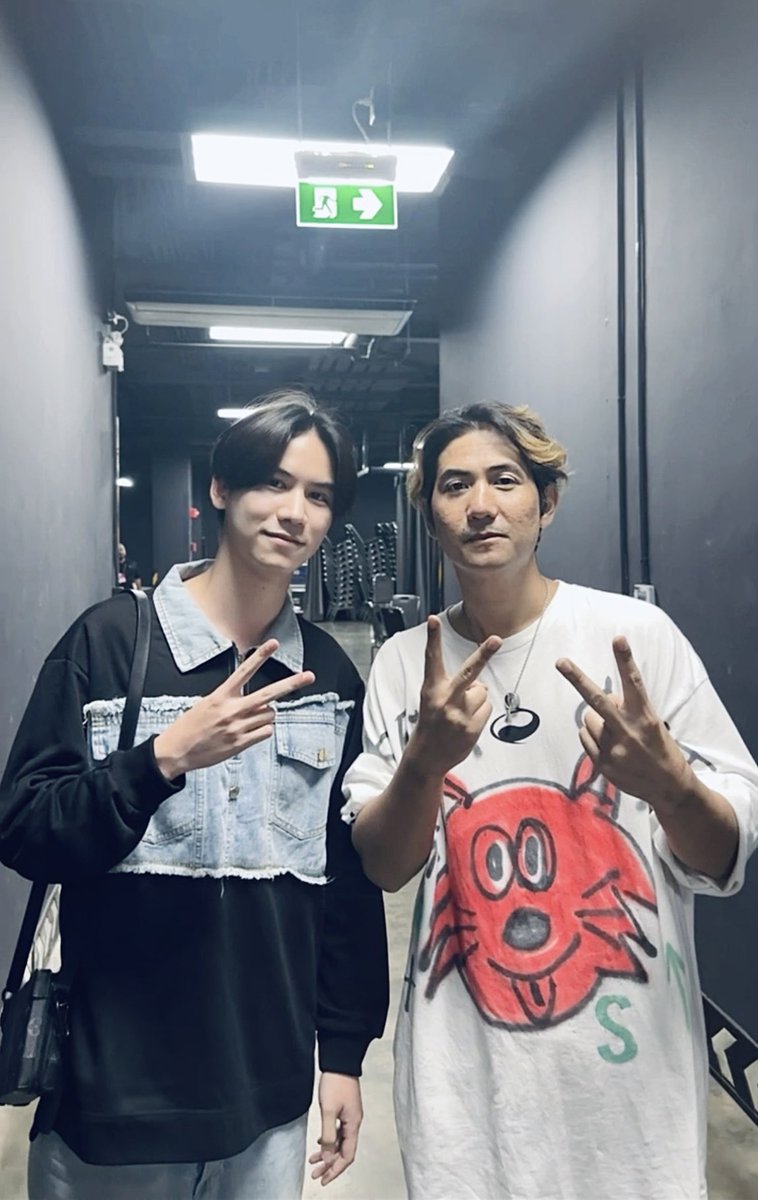 satangktp's tweet photo. วันนี้เป็นอีกวันที่ดีใจมากๆเลยยยย ได้มาดู Tattoo Colour อีกแล้ววว อิ่มอกอิ่มใจที่สุด555555555 ตามภาพเลยครับ ตังตังขิตละะ 🥹🥲 ขอบคุณพี่รัฐมากๆนะ��รับ 🎸🤍🙇🏻‍♂️ https://t.co/r6qgOL3AxP