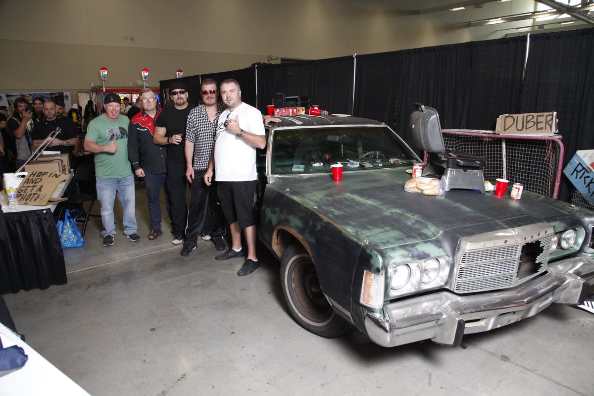 ChrisDeneWells's tweet photo. Trailer park boys at Niagara comic con! https://t.co/pw3WMvCFjW