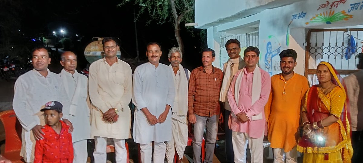 KewatIndar's tweet photo. गंजबासोदा त्योंदा तहसील के ग्राम बारोद में जिला पंचायत सदस्य बहन सीमा अहिरवार जी के पारिवारिक शुभ विवाह कार्यक्रम में जाकर शुभकामनाएं एवं बधाई दी https://t.co/GiKo5Tr6mU