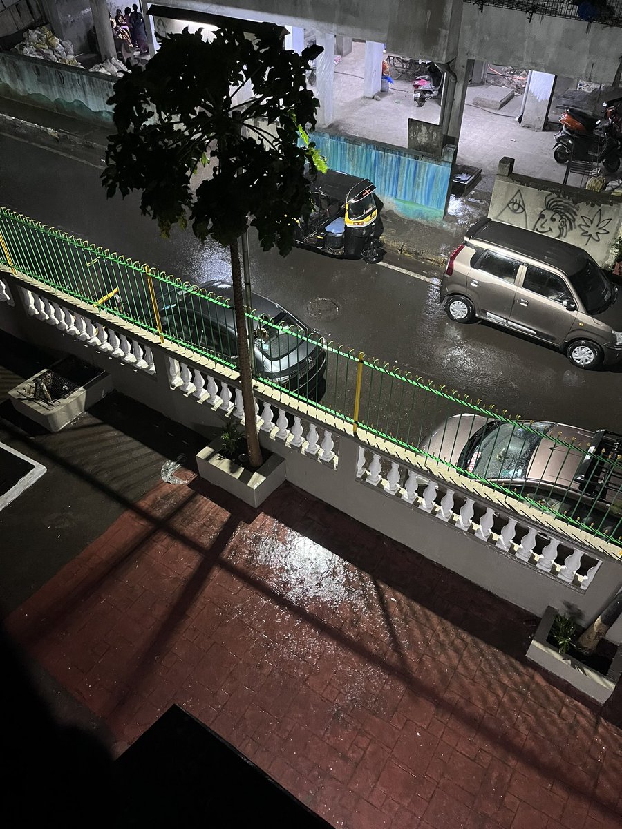 sohambikersboy's tweet image. #FirstRain - an indescribable joy, a sense of renewal, and the promise of something beautiful. And as the raindrops touches the earth, a pleasant smell fills the air, a fragrance that whispers of nature's awakening and the beginning of a new chapter. #Rain