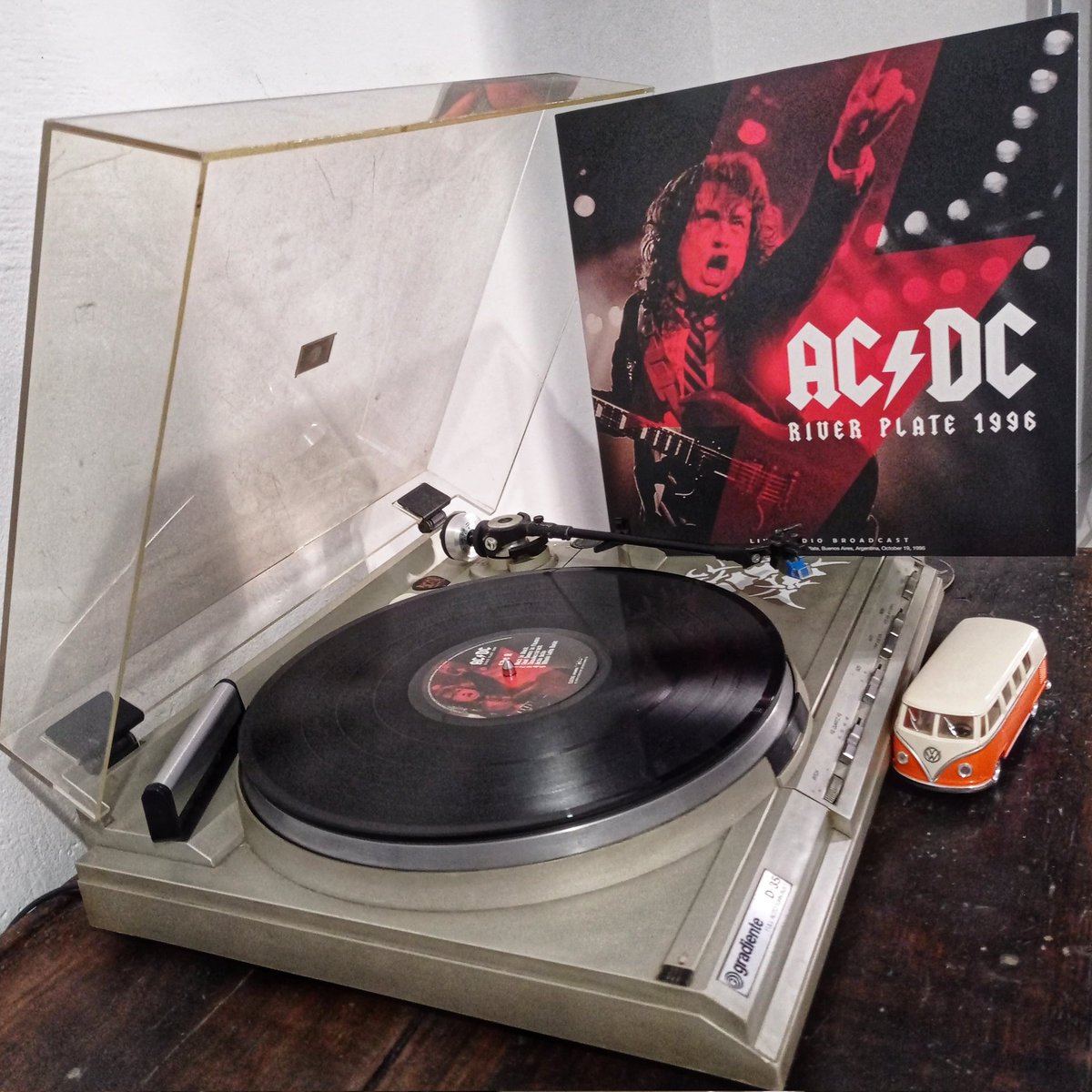 RogerioRocker's tweet photo. AC⚡DC - River Plate 1996 #vinil #CultLegends #idCL87245 #UnofficialRelease #lumientertrinment #stemra #vinylpost #vinylcollection #vinylcollector #discoécultura #lps #longplays #discocollection  #tocadiscos #gradiente #d35 #gs11 #iMusic #ClassicRock
https://t.co/0CGAbcL0qA https://t.co/yaEVBlFEcf