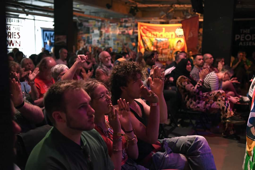 Heccles94's tweet image. Amazing weekend at the #RankAndFileConf

We cannot give up. We must build the unions, reject poor deals, build the strikes.

Workers deserve so much more. 

Stand against poor conditions, against the gig economy, against poverty wages. Stand against privitisation.

Solidarity ✊