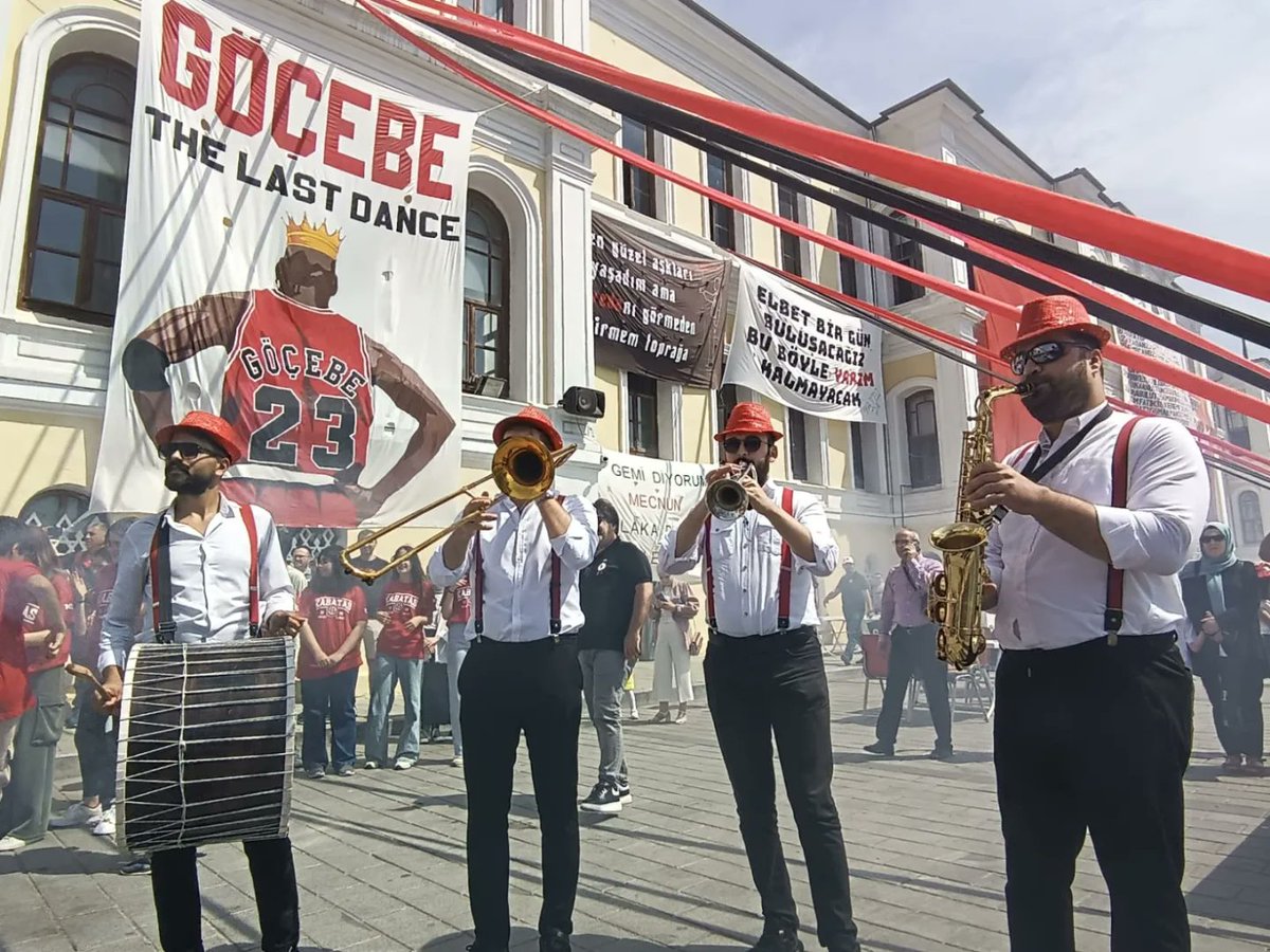 kel_official__'s tweet photo. "Geleneksel Pilav Günü" etkinliğimiz eski Devlet Bakanımız Sn. Hikmet Sami Türk, Kaymakamımız Sn. Önder Bakan olmak üzere protokol üyeleri, mezun, veli, öğretmen ve öğrencilerimizin geniş katılımıyla okulumuzda gerçekleştirildi. ❤️🖤 https://t.co/6ysygriDk4