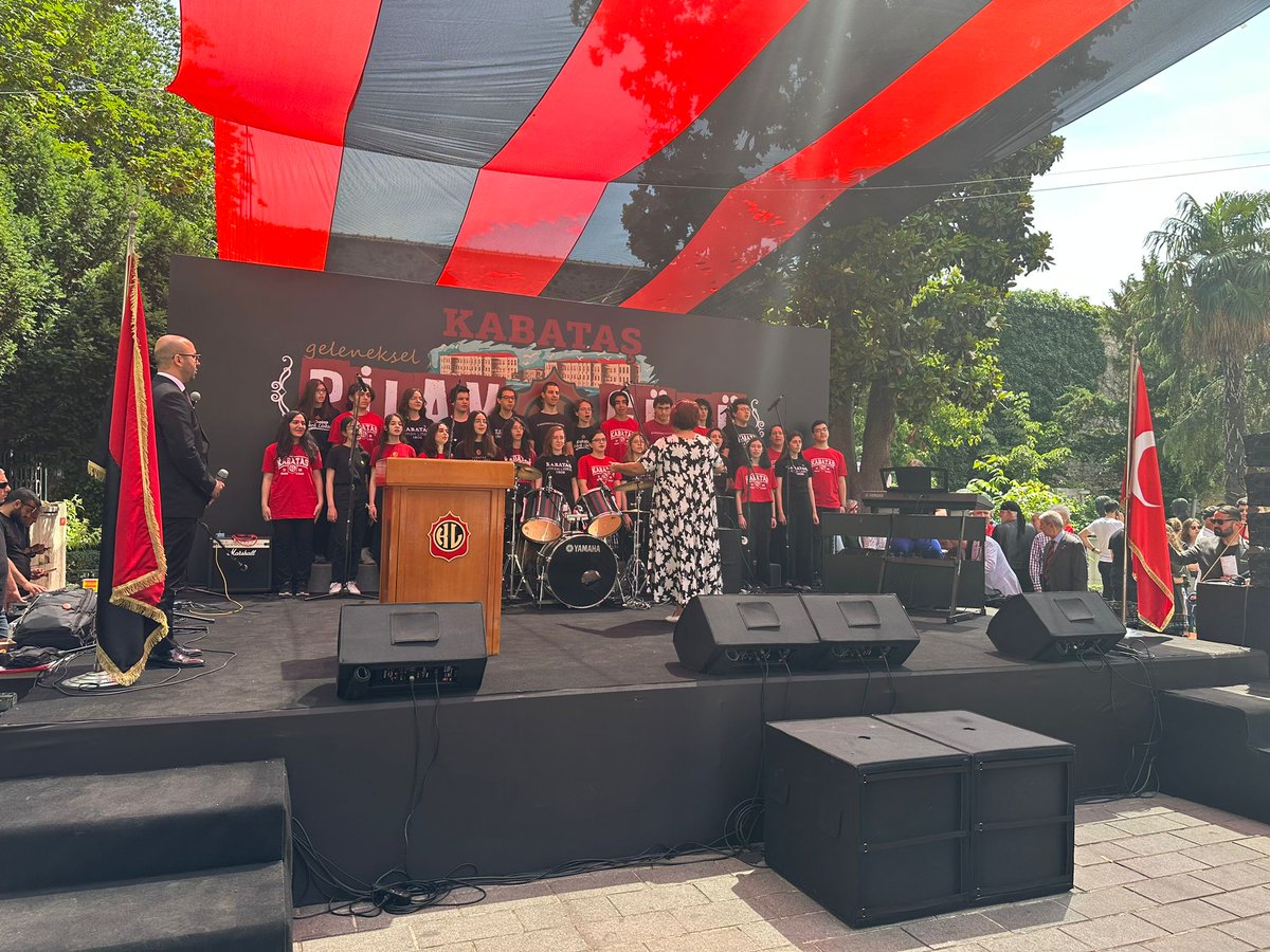 "Geleneksel Pilav Günü" etkinliğimiz eski Devlet Bakanımız Sn. Hikmet Sami Türk, Kaymakamımız Sn. Önder Bakan olmak üzere protokol üyeleri, mezun, veli, öğretmen ve öğrencilerimizin geniş katılımıyla okulumuzda gerçekleştirildi. ❤️🖤