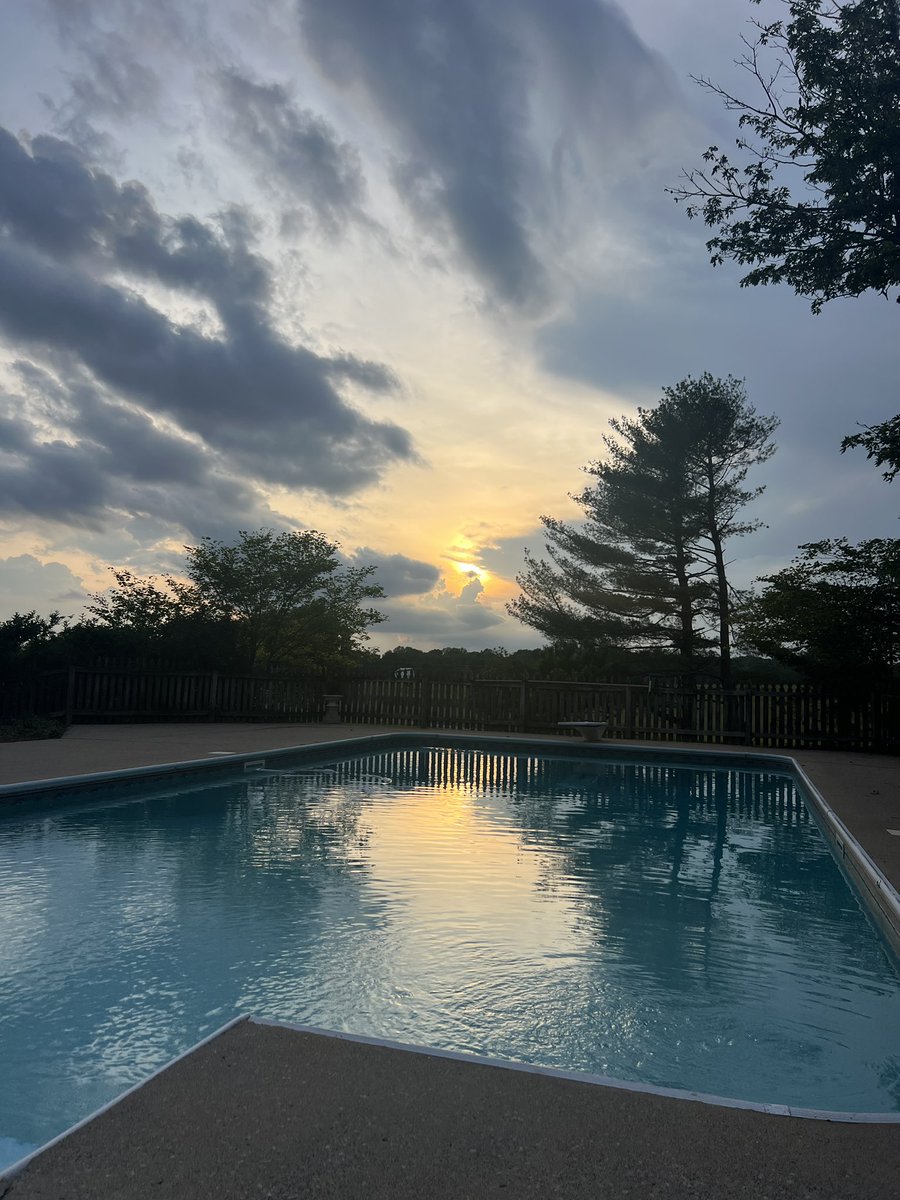 margotfos's tweet photo. QT with a sunset shot by you.
#CrossPlains #Tennessee https://t.co/XmRFAvdzIn