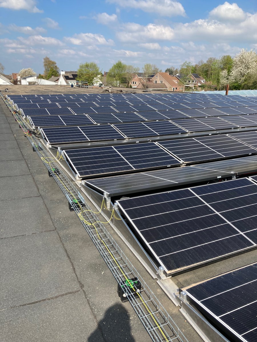 InfoEmec's tweet image. EMEC heeft haar vierde zonnecentrale gerealiseerd. 
De officiële opening van de zonnecentrale zal door Wethouder de Rond worden uitgevoerd. Deze leuke bijeenkomst vindt op 1 juli plaats!