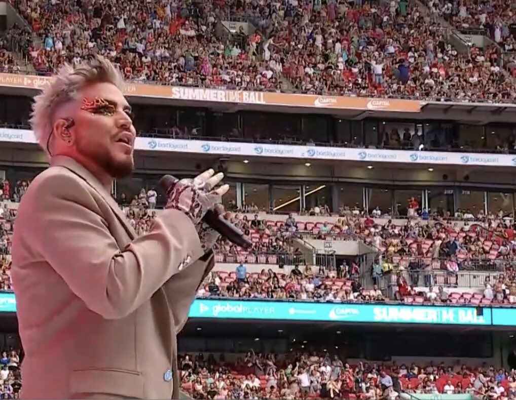 SusiWil23's tweet image. .@adamlambert at #CapitalSTB as fabulous as ever !!! 
@CapitalOfficial #MuffinMan 😎🥰🕺🏼