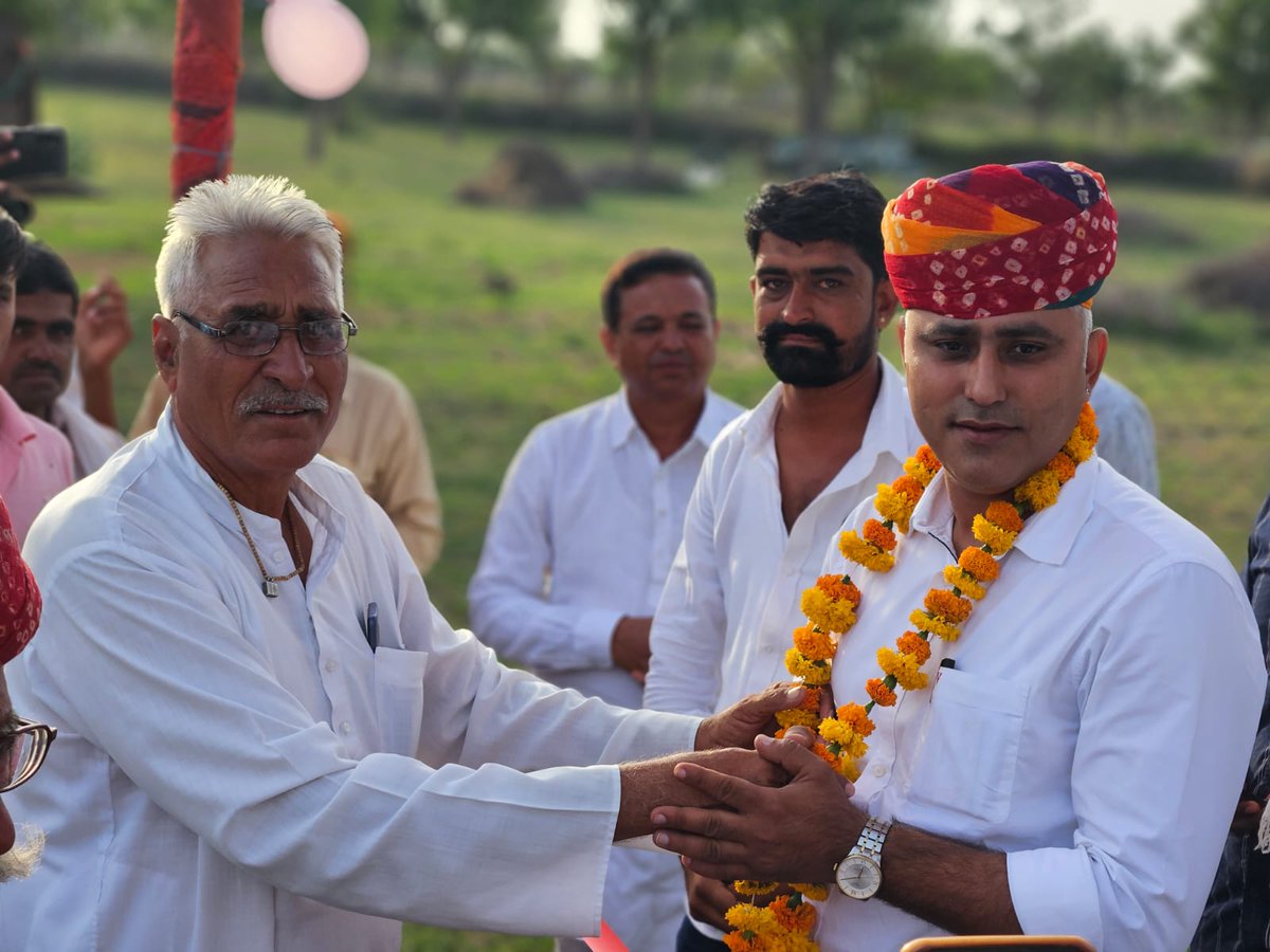 मेरे विधानसभा क्षेत्र की ग्राम पंचायत राजोद के मुख्यालय पर आयोजित करोड़ों रुपये के विभिन्न विकास कार्यो का लोकार्पण किया व ग्रामीणों द्वारा आयोजित सम्मान समारोह में भाग लिया!
#मेरा_डेगाना_मेरा_परिवार 
#मेरा_प्रगतिशील_डेगाना