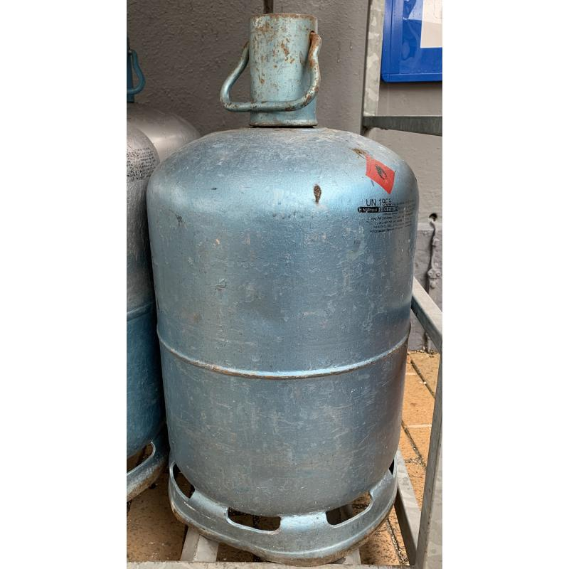 JumayThe's tweet photo. le gaz en france                  //              Le gaz en allemagne https://t.co/jZvS3zTPHV
