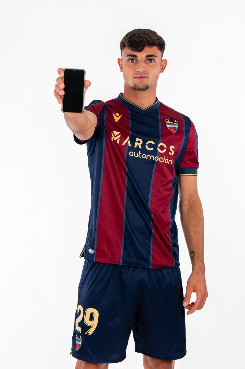 💬 Comparte tus sensaciones y opiniones durante el partido de hoy 🤳

📱Utiliza el #LUDLive o déjanos tu mensaje en el 693 460 489 🔛

¡Te leemos! #AlavésLevante #OrgullGranota @999plazaradio