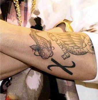 gloriousguest's tweet photo. Justin Bieber's 'X' tattoo on his arm carries a meaningful message. The 'X' symbolizes the importance of embracing mistakes and learning from them. It represents growth, resilience, and the journey of self-improvement. #JustinBieber #XTattoo #Growth https://t.co/59vVaMosIo