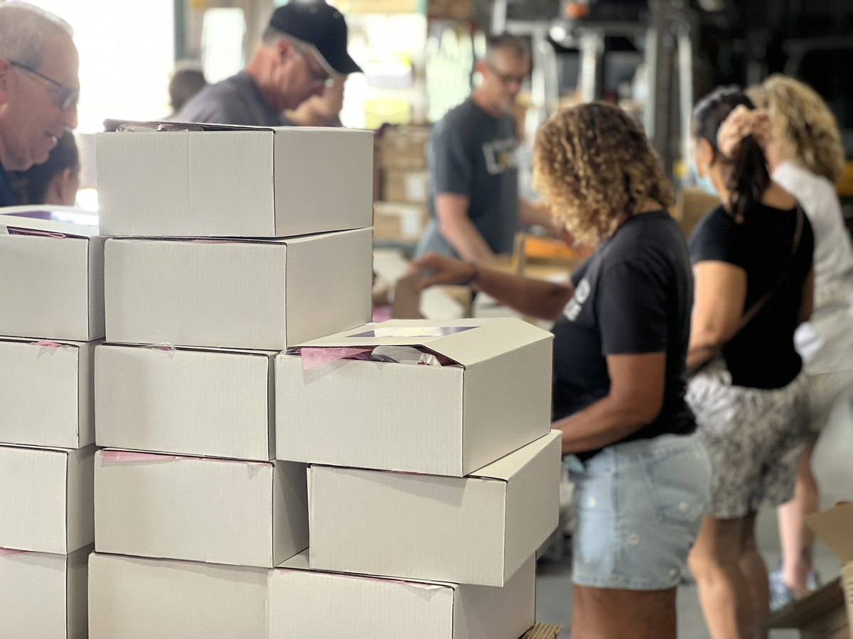 bcalmedinc's tweet photo. bcalmed’s first @Rotary Club service event was a huge success! Helpers packed 2,000 bcalmed bags in just an hour for patients in Broward County. #PeopleOfAction https://t.co/4mQO43ysNA