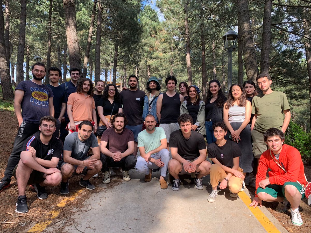 ilmargh's tweet photo. Bugün Türkiye'ye taşınmamın altıncı yılı. Sürekli buralara neden geldiğimi ve son zamanlar da ayrılıp ayrılmayacağımı soruyorlar. Öğrencilerim burada elde ettiğim en önemli şey. Çoğu gidiyor ama yenileri de sırada.

Mangal partimizden https://t.co/PuMHRdxWUO