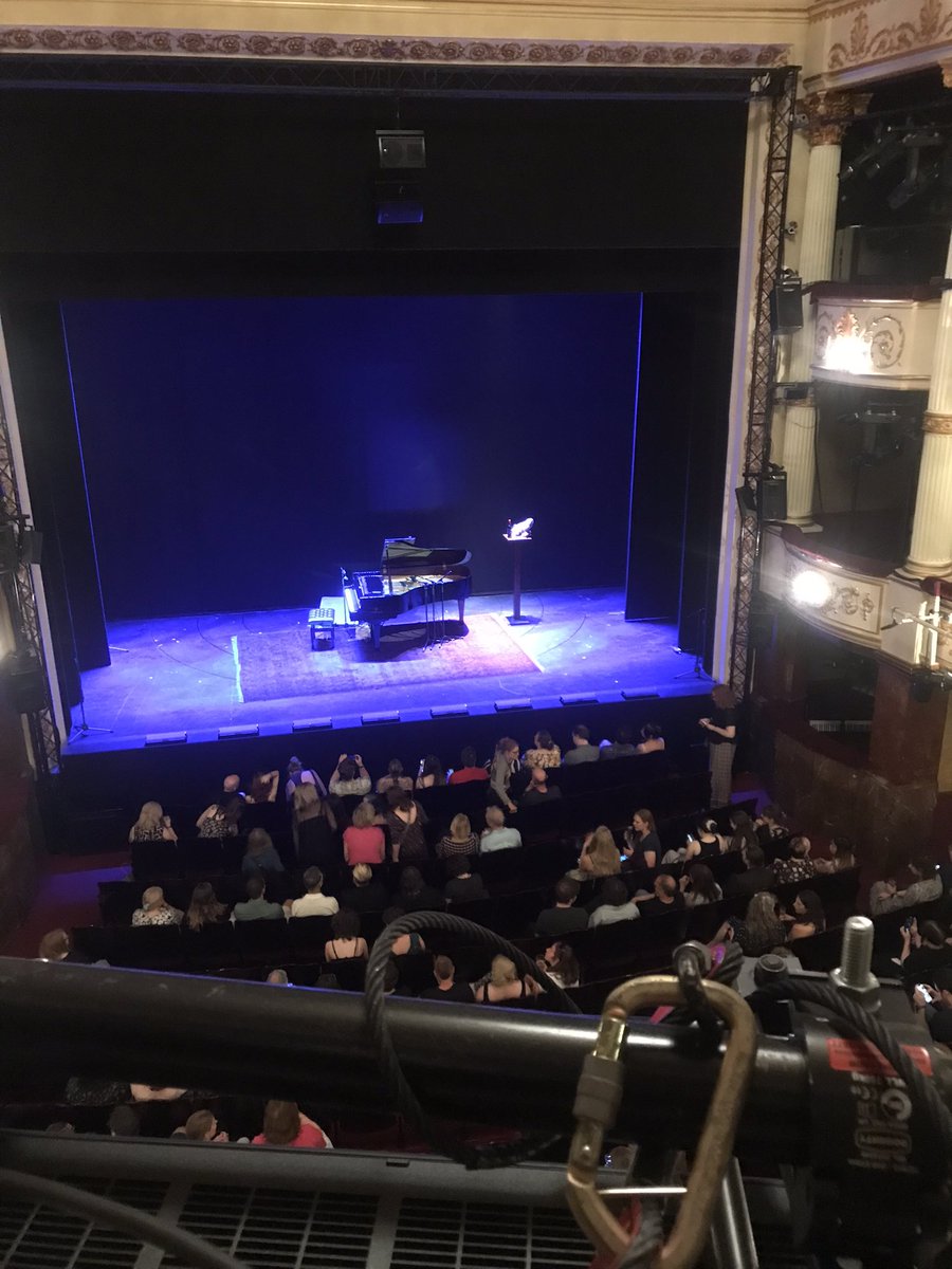 Waiting for @timminchin 
This is going to be amazing, I just know it!
#LyricTheatre #London